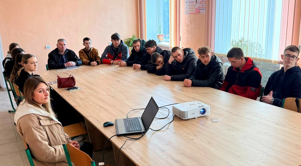 Новини Старокостянтинівщини. Фотовиставка, викрадене авто, перфоманс, ярмарок, зустрічі та перемоги