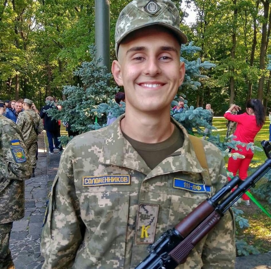 Думка стати пілотом прийшла у юності