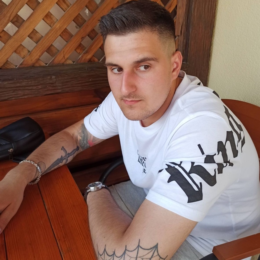 Йього фірмова усмішка на все обличчя! запам'яталася назавжди