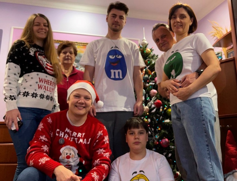 Щаслива сім'я у мирному житті