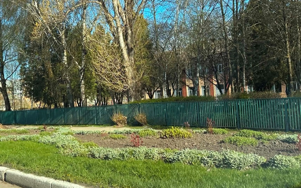 За лаштунками краси: хто щодня робить Старокостянтинів квітучим