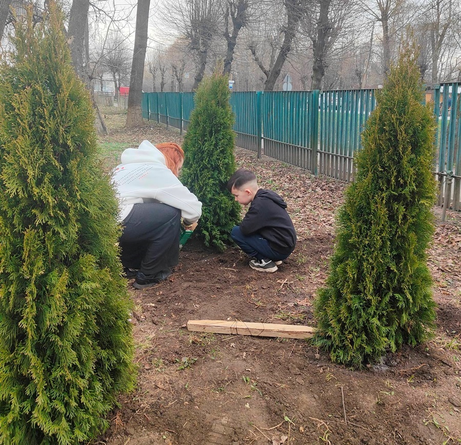 На честь випускника-воїна у ліцеї ім. М.С. Рудяка створили Алею пам'яті