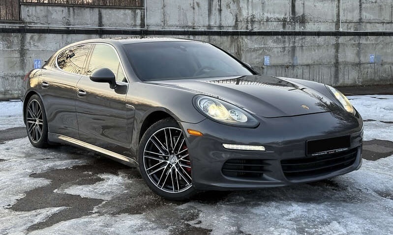 У сусідів: повернення з полону, декларації авто, підозрілий пакунок, трагедія і нові ініціативи