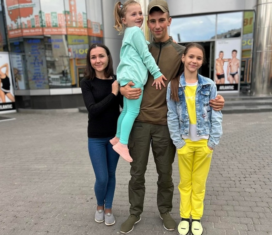 Володя з сестричкою Лесею та племінниками