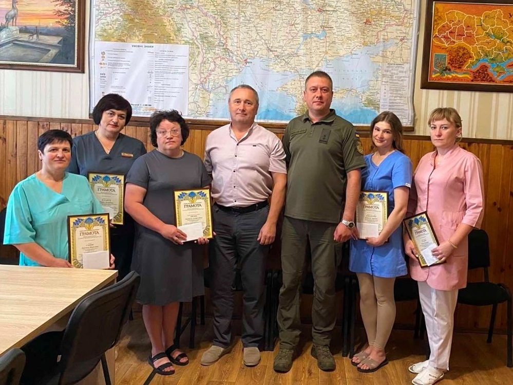 Дяка за порятунок: у Старокостянтинівській громаді привітали медиків