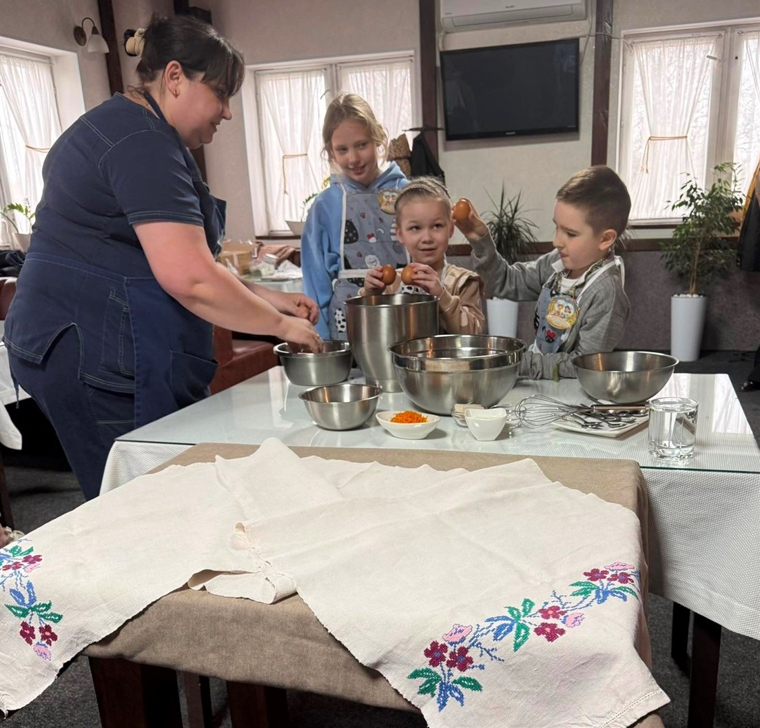 У Старокостянтинові провели Великодні майстер-класи для дітей військових