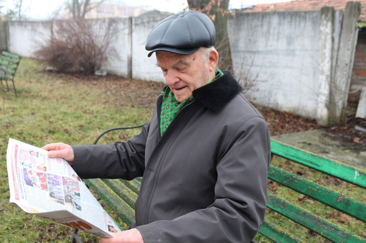 Петро Плавуцький багато читає.