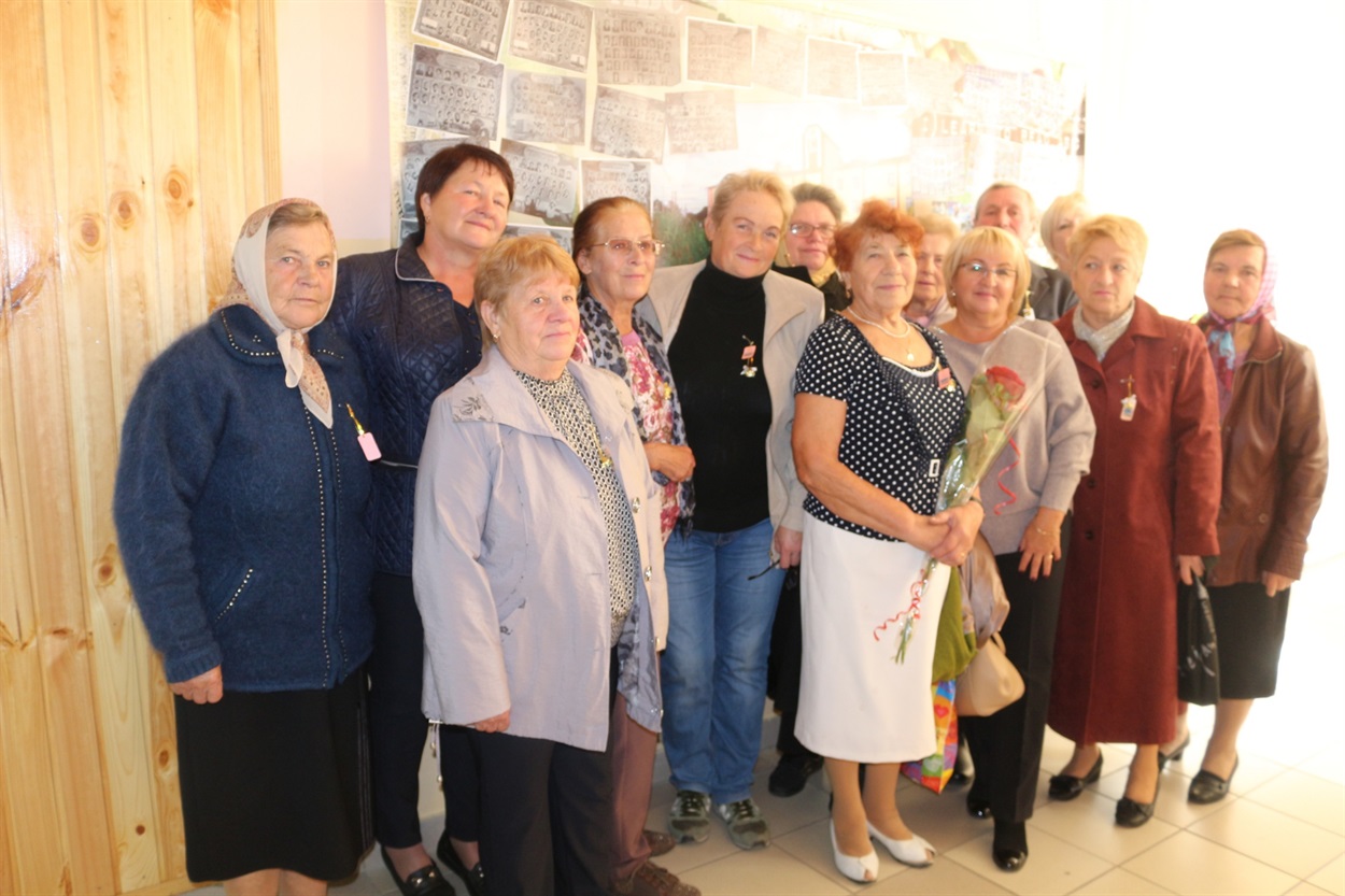 Роза Гарбарець разом з колегами - ветеранами педагогічної ниви