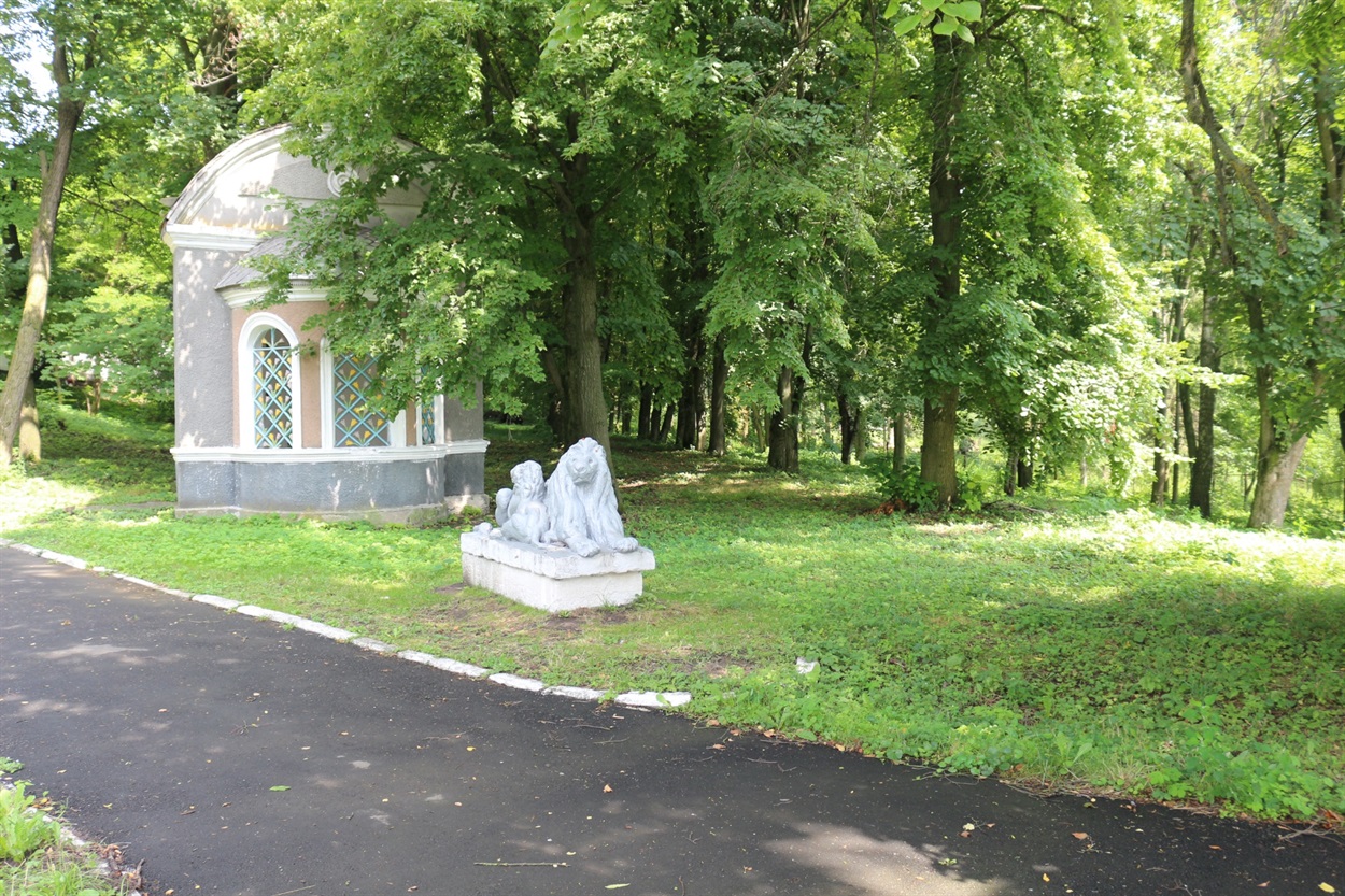 У колись розкішному парку залишилося 22 дерева цінних порід.