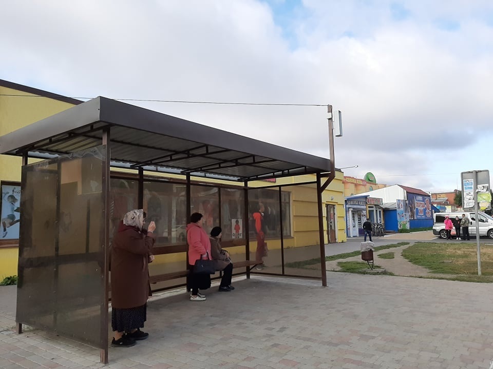 Радіо встановили на трьох зупинках міста