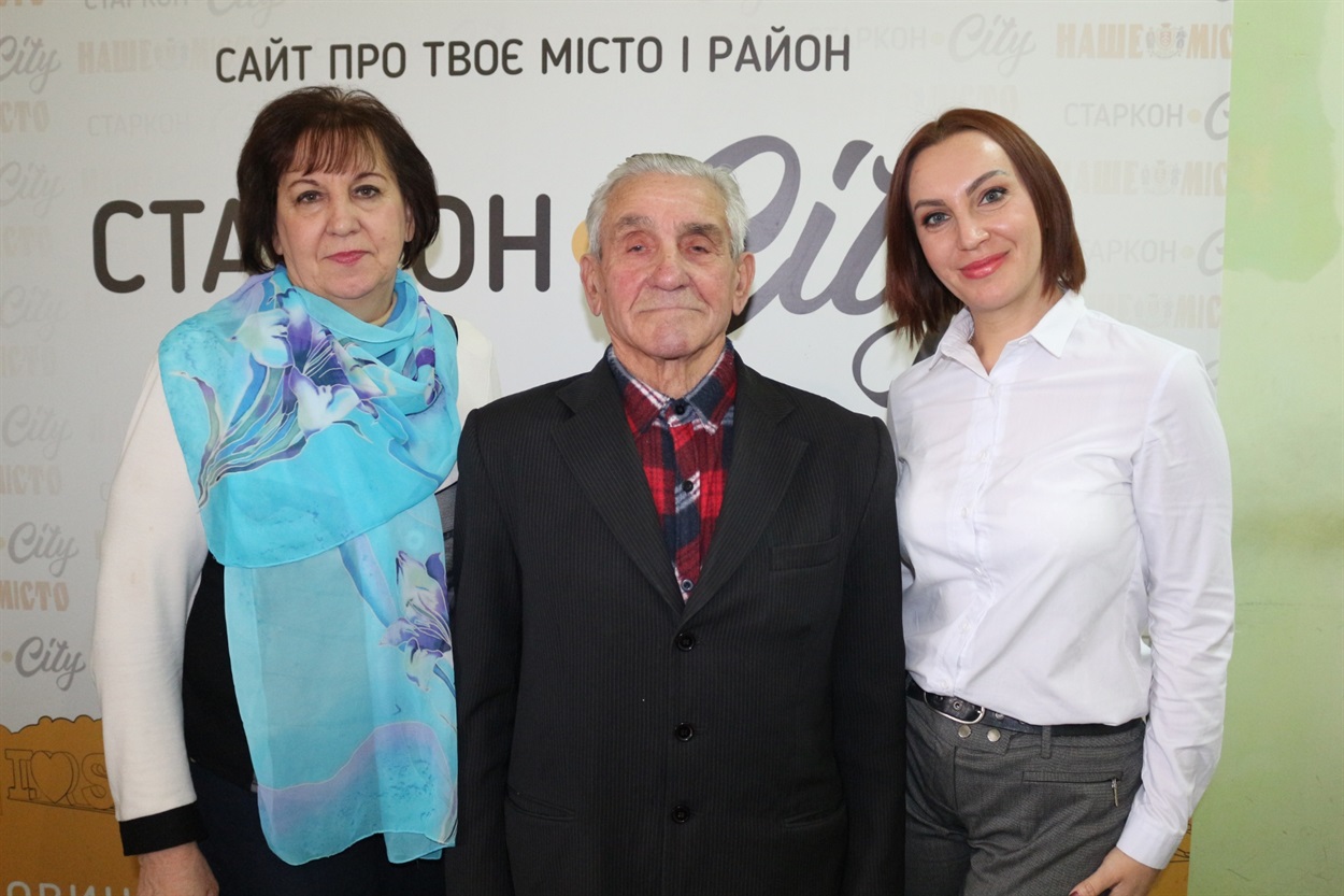 Микола Ярошенко з донькою Валентиною та онукою Оксаною 