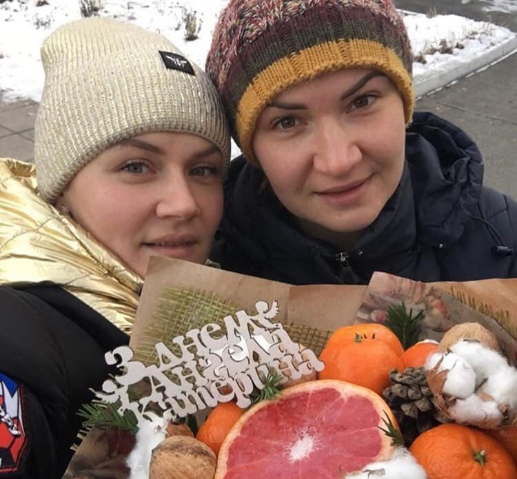 Юлія з сестричкою Катею