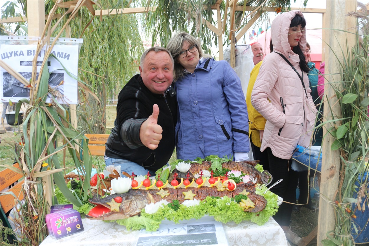 На день міста у Старокостянтинові провели кулінарний конкурс "Щука фест". Переміг ресторан "Фієста".