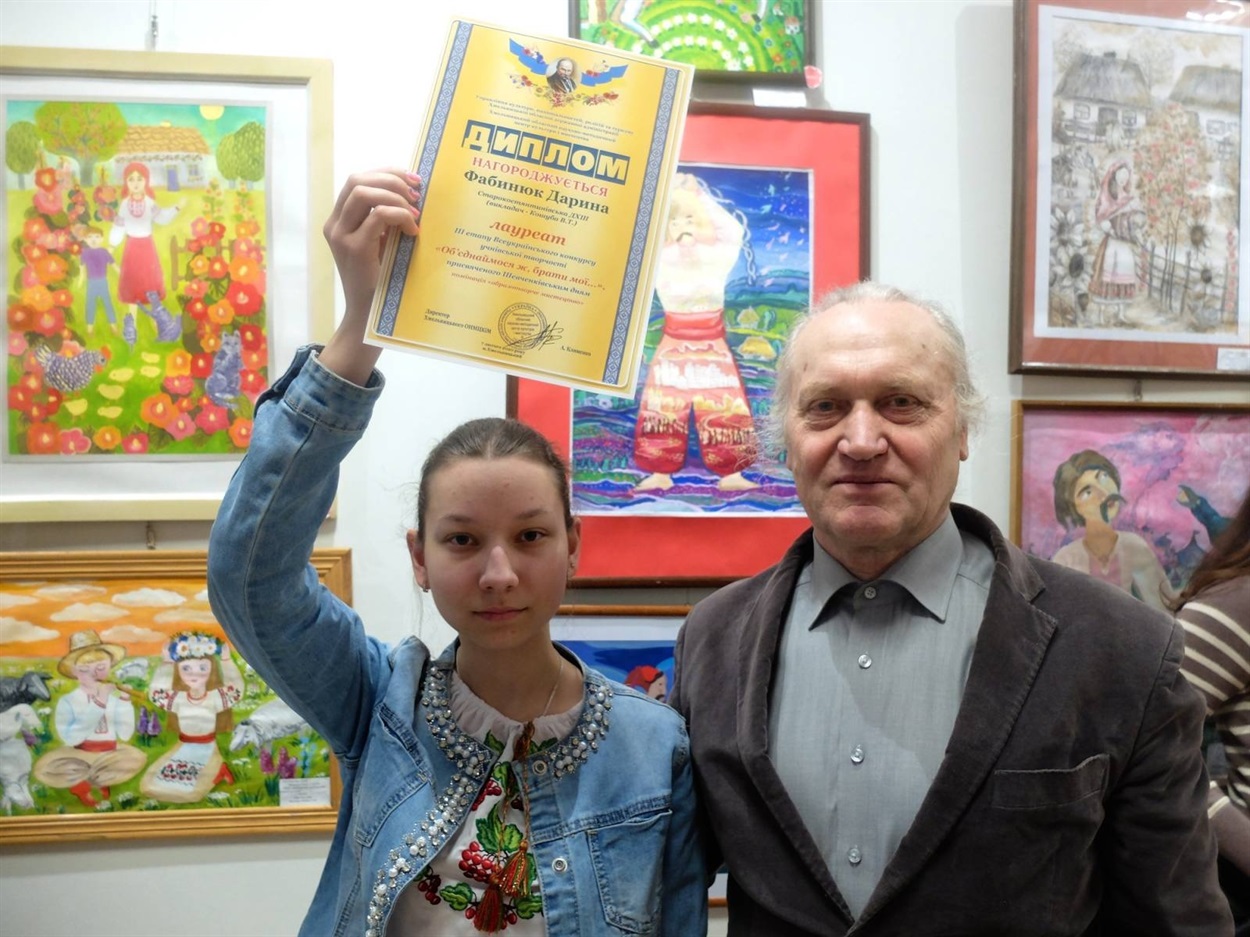 Дарина Фабенюк з викладачем Віктором Кошубою