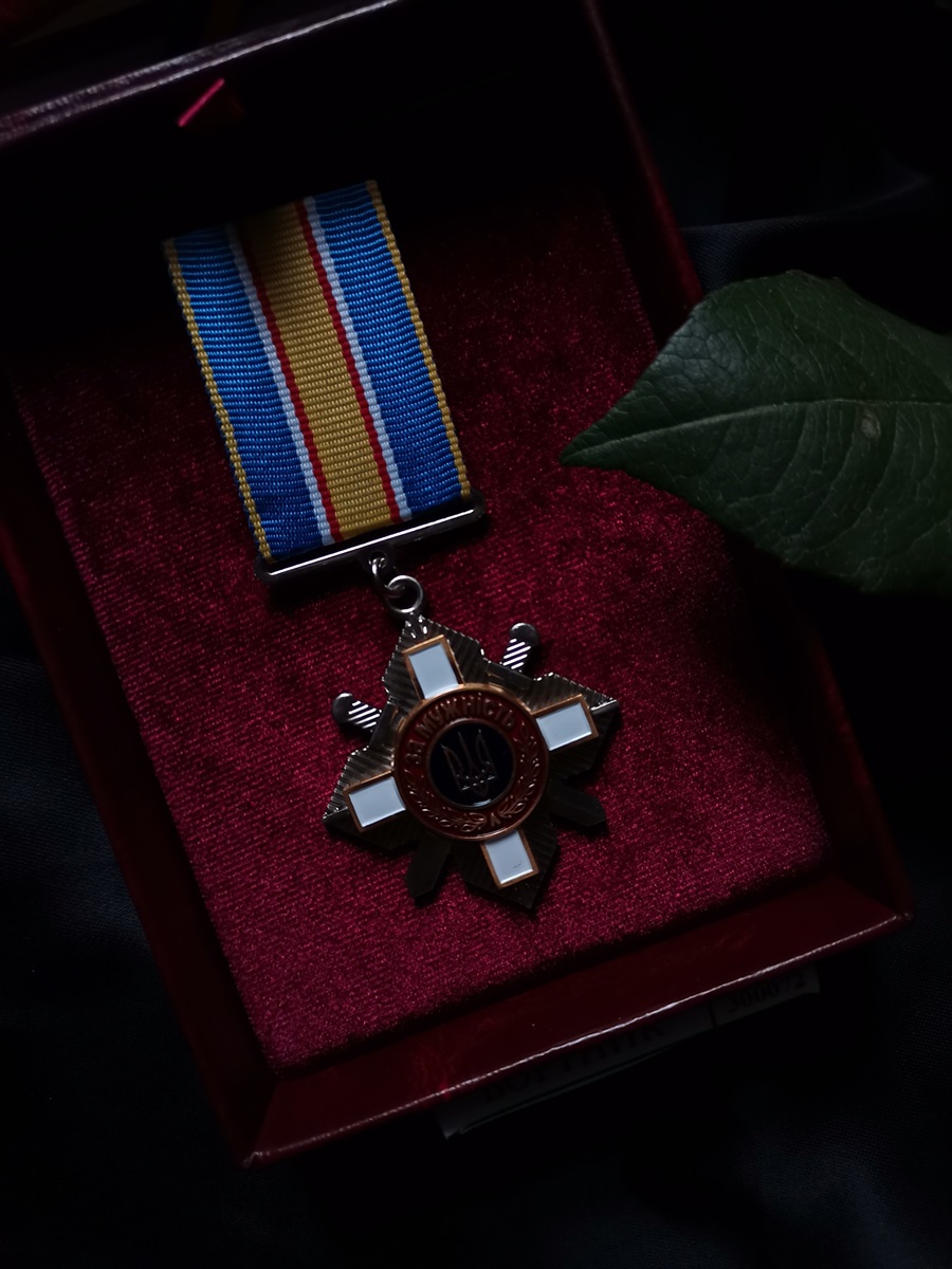 Орден Богдана Хмельницького ІІІ ступеня, яким нагородили пілота Дмитра Бортника