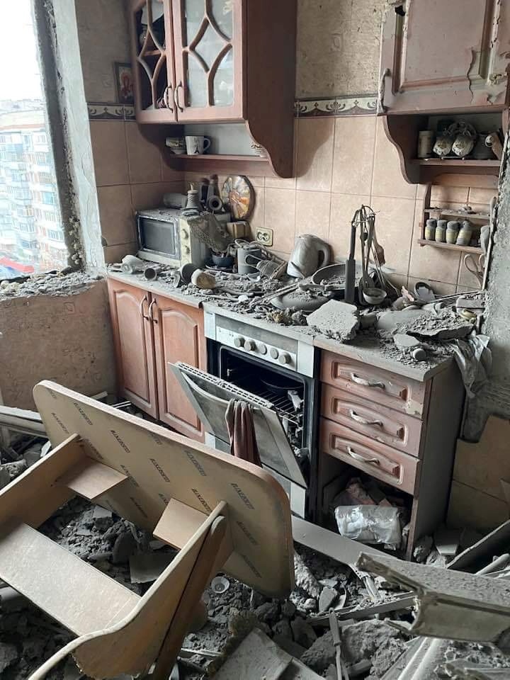  Херсон після звільнення...орки обстрілюють дуже сильно...з усього, що в них є...