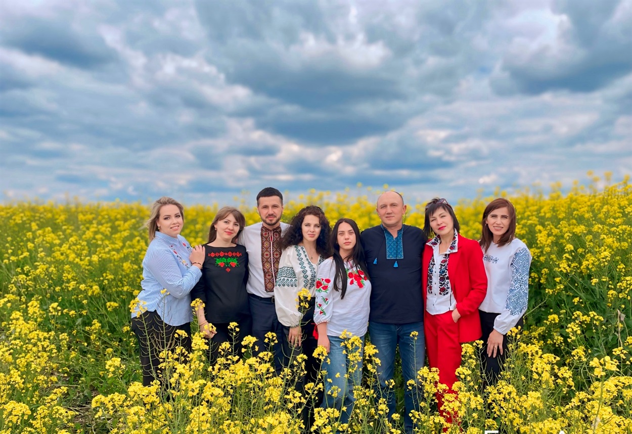 Колектив центру надання адміністративних послуг вітає усіх з Днем вишиванки.