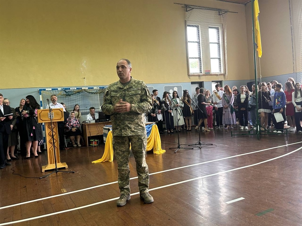 Слово на святі мав командир 7 бригади тактичної авіації імені Петра Франка Євген Булацик