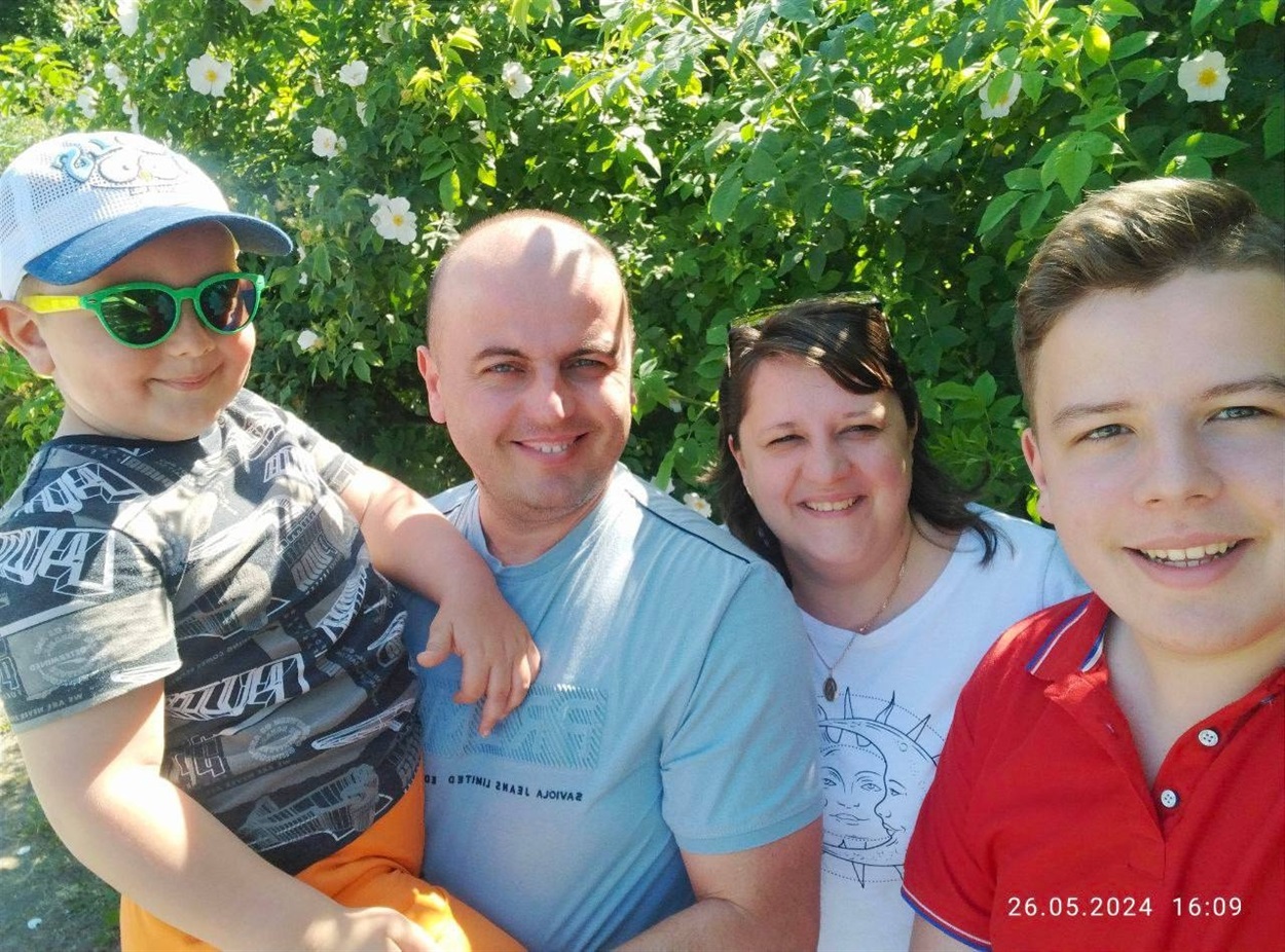 З братиком, мамою й татом