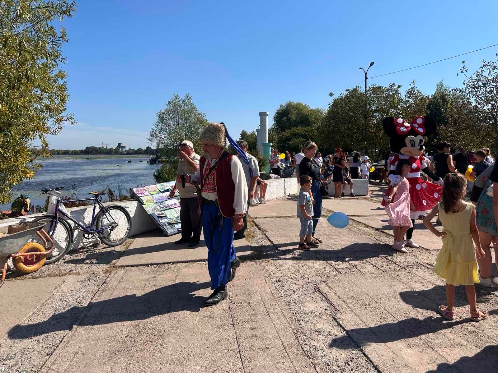 Смачний куліш і козацький дух: у Старокостянтинові відбувся ярмарок на підтримку кінного клубу