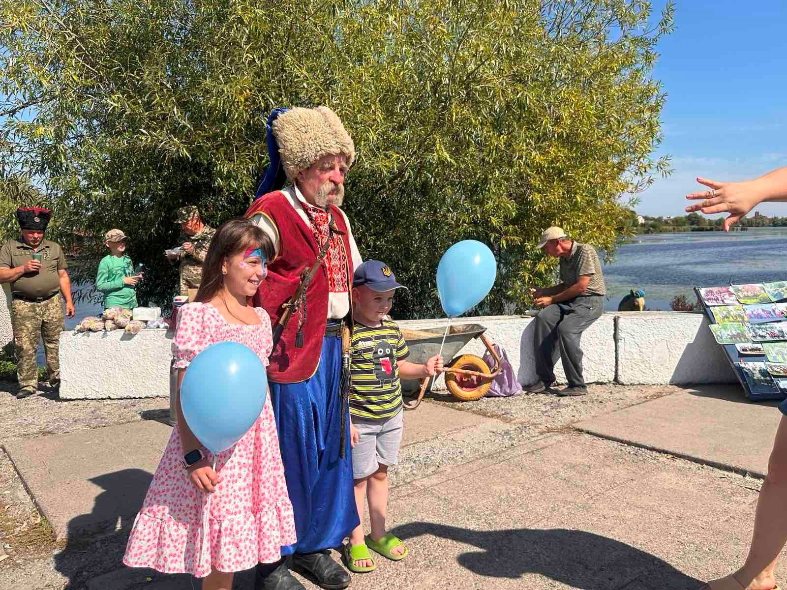 Смачний куліш і козацький дух: у Старокостянтинові відбувся ярмарок на підтримку кінного клубу
