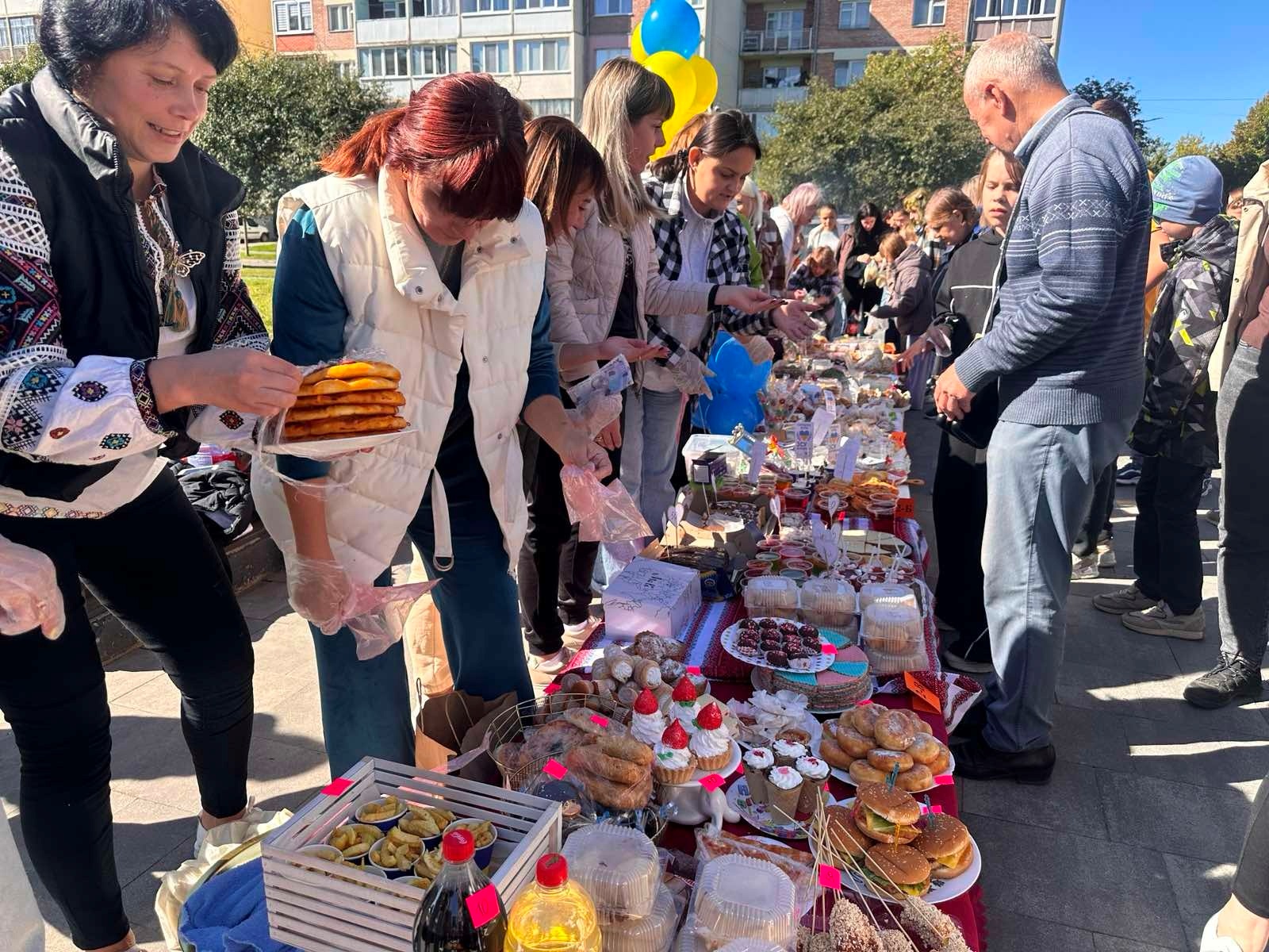 У НВК відбувся благодійний ярмарок: збирали гроші на ЗСУ