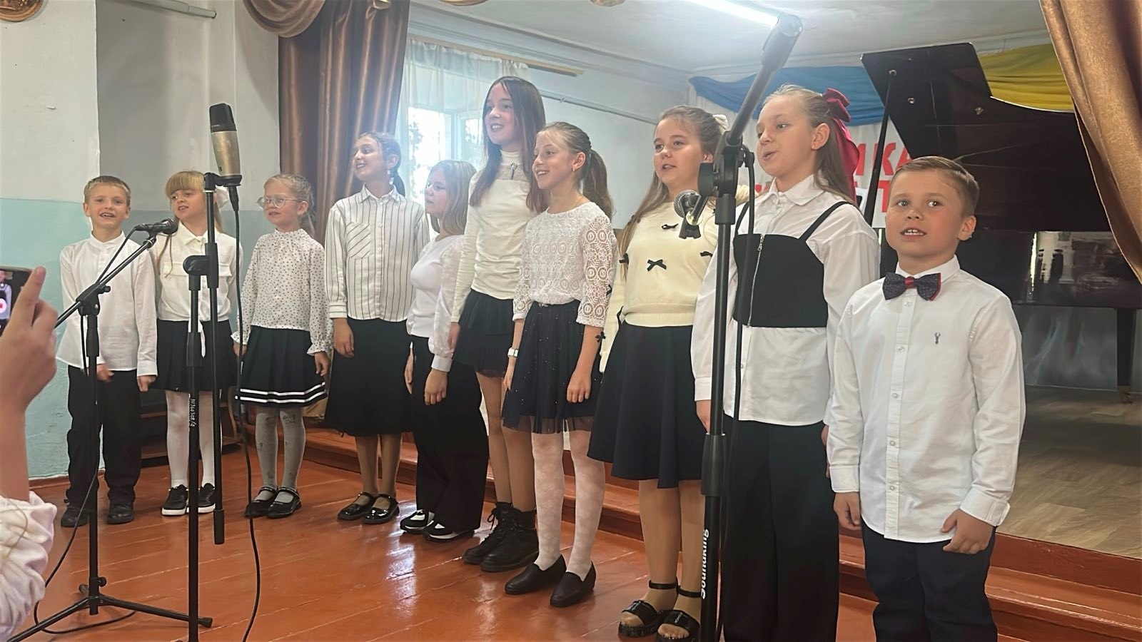 Посвята юних музикантів: у школі ім. Кондратюка зустріли першокласників і відсвяткували День музики