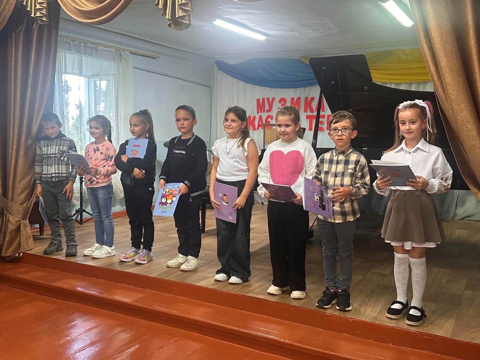 Посвята юних музикантів: у школі ім. Кондратюка зустріли першокласників і відсвяткували День музики