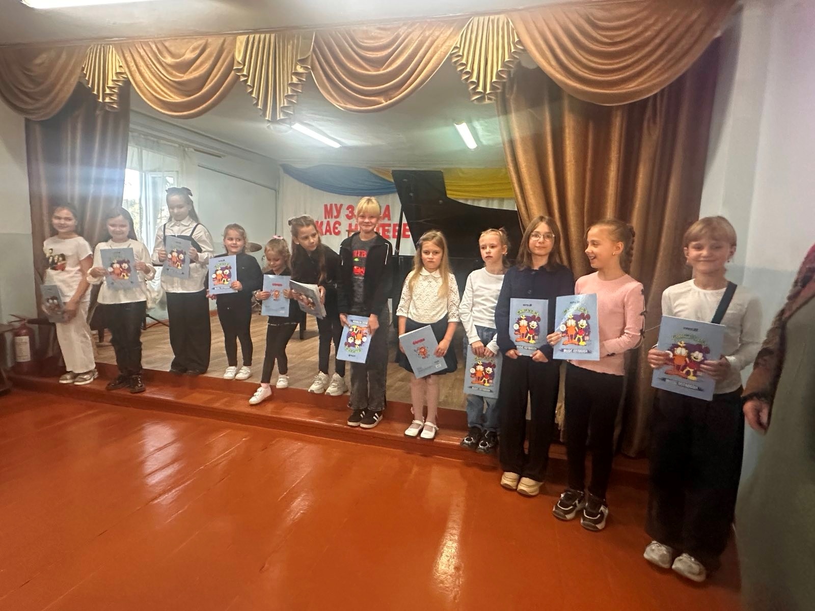 Посвята юних музикантів: у школі ім. Кондратюка зустріли першокласників і відсвяткували День музики