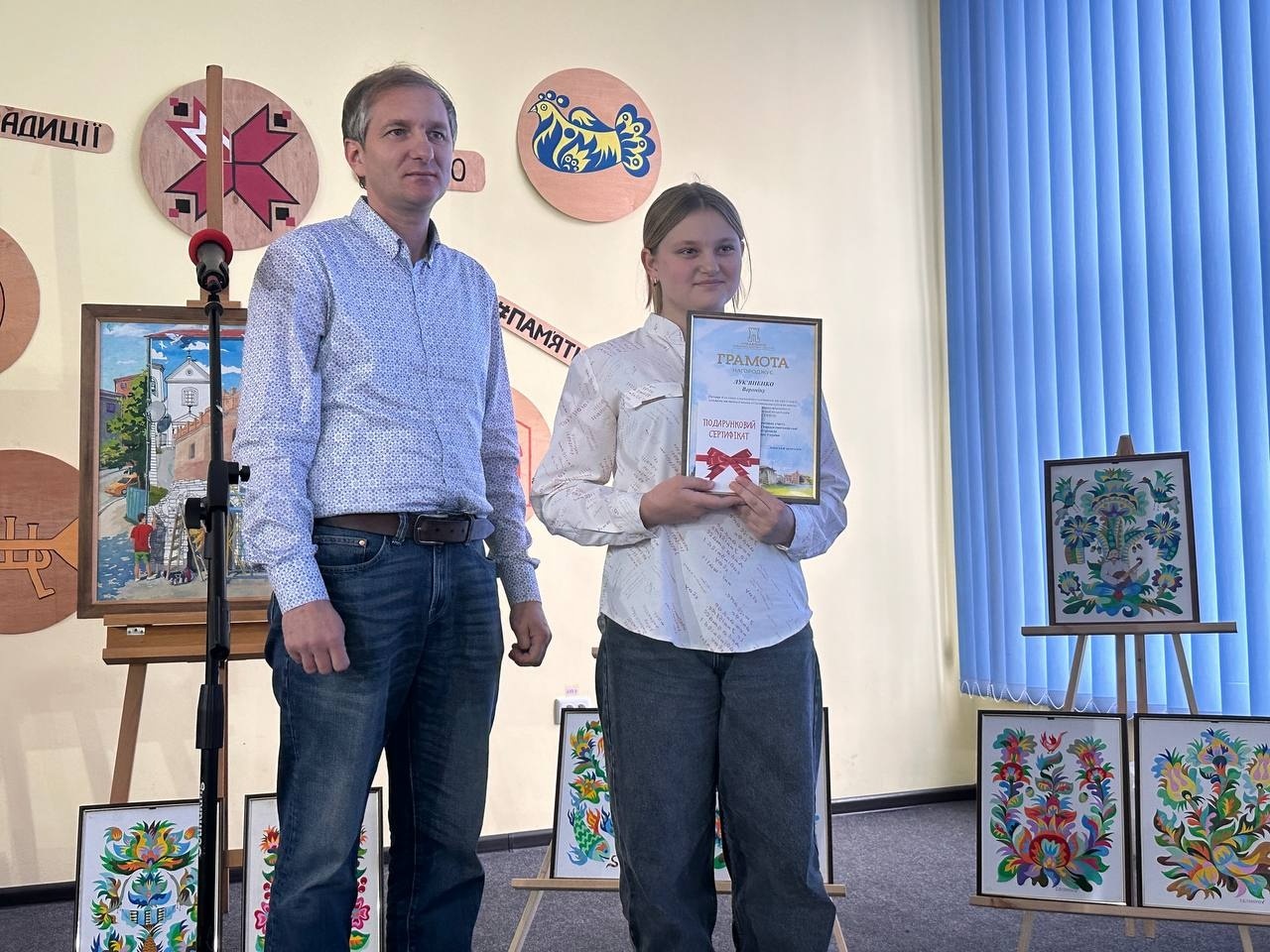 Світ барв і натхнення: у Старокостянтинові відсвяткували День художника та посвятили першачків