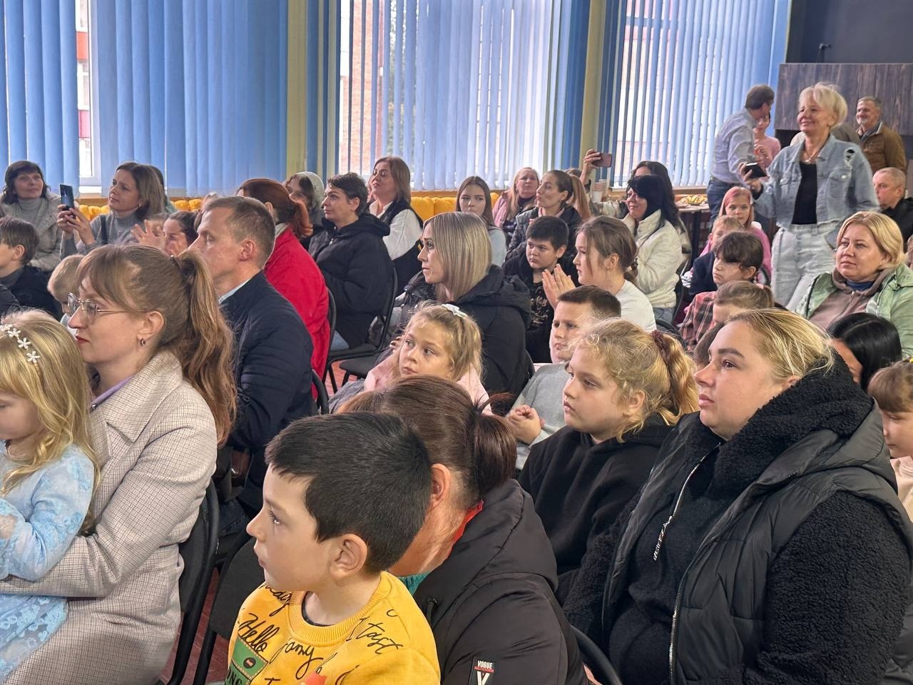 Світ барв і натхнення: у Старокостянтинові відсвяткували День художника та посвятили першачків