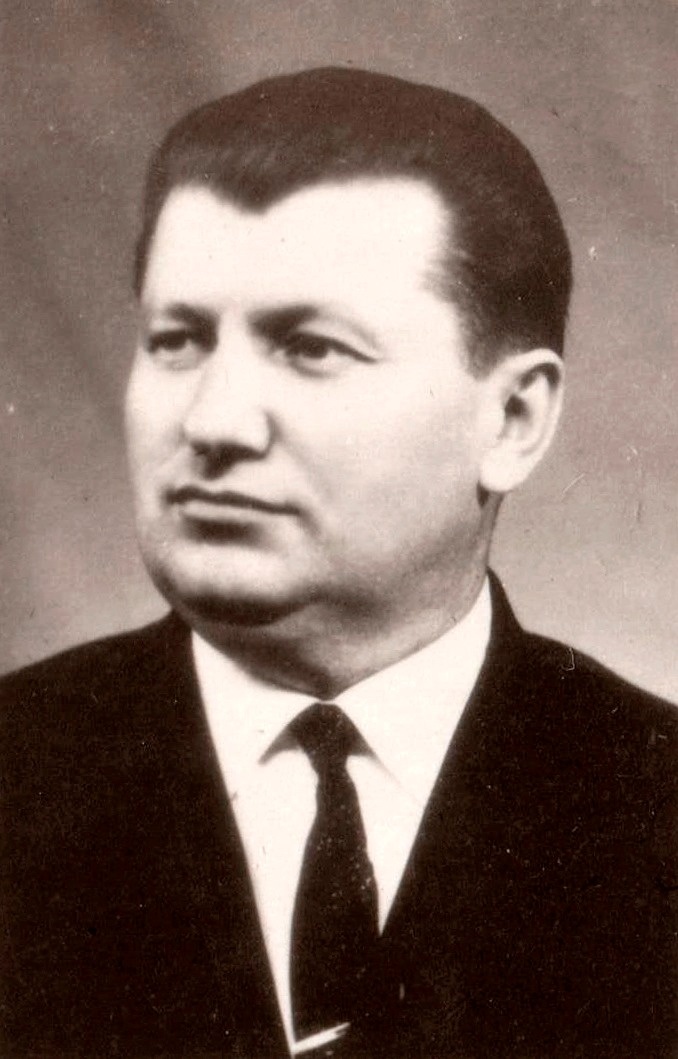 Олійник В’ячеслав Трохимович, директор школи з 1963 по 1975 рік