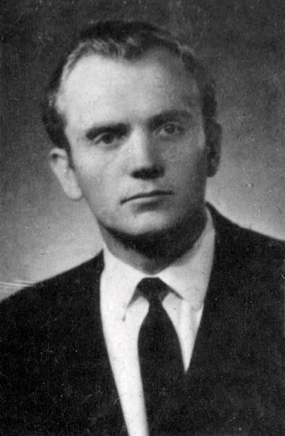 Пекач Леонід Володимирович, директор школи з 1975 до 2001 року
