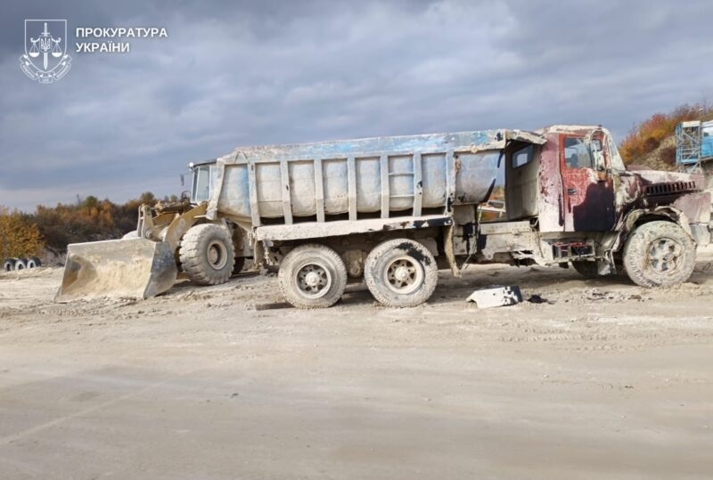 У сусідів: авто для збору крові, ухилення від мобілізації, незаконний прибуток, телефонні шахраї
