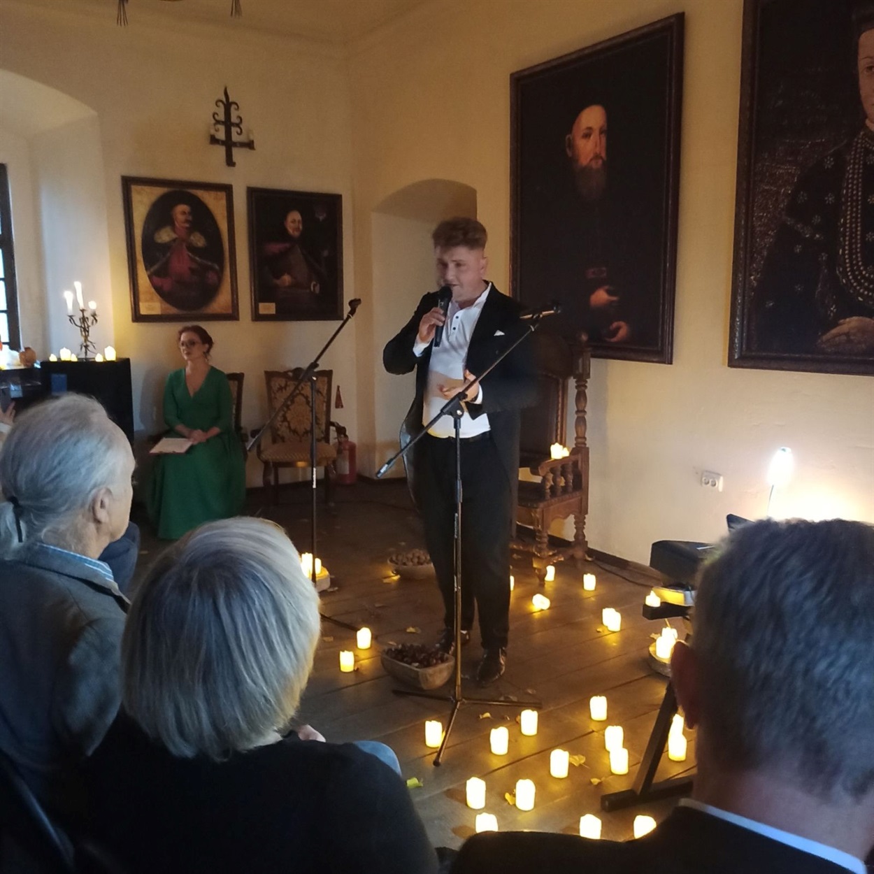 Музика в камені: благодійний концерт у замку князів Острозьких об’єднав мистецтво й доброту