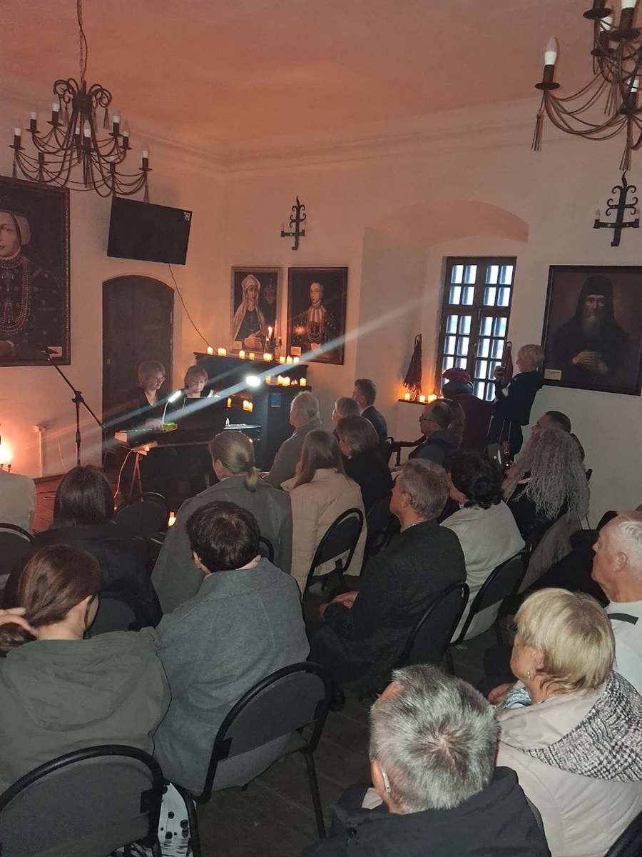 Музика в камені: благодійний концерт у замку князів Острозьких об’єднав мистецтво й доброту