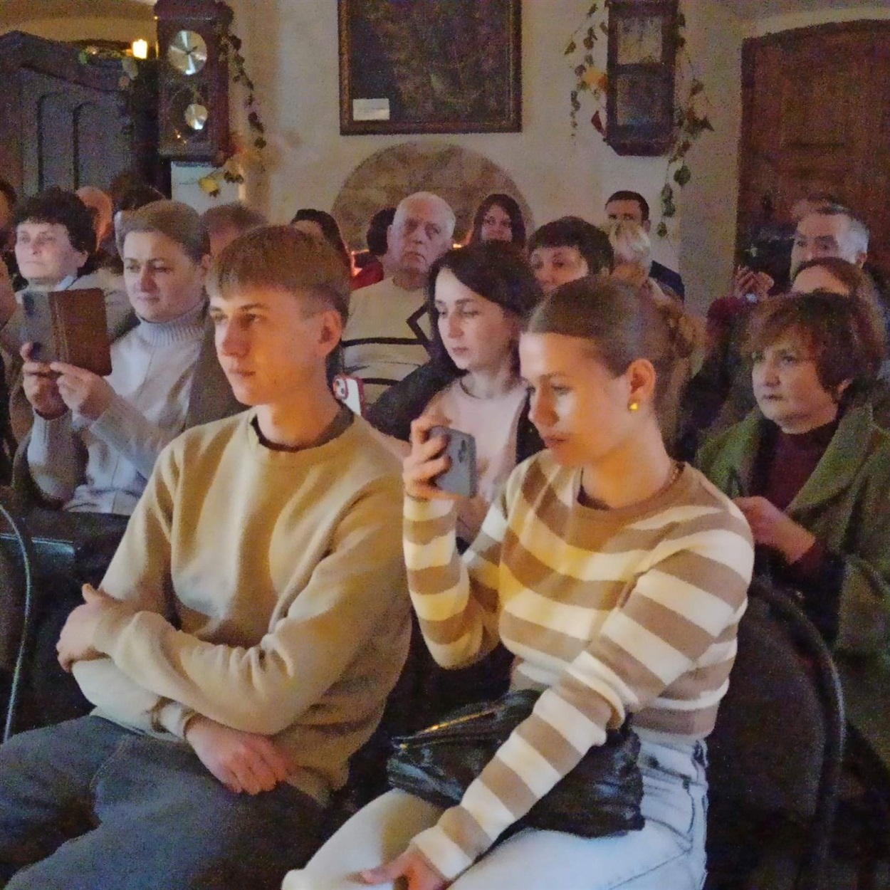 Музика в камені: благодійний концерт у замку князів Острозьких об’єднав мистецтво й доброту