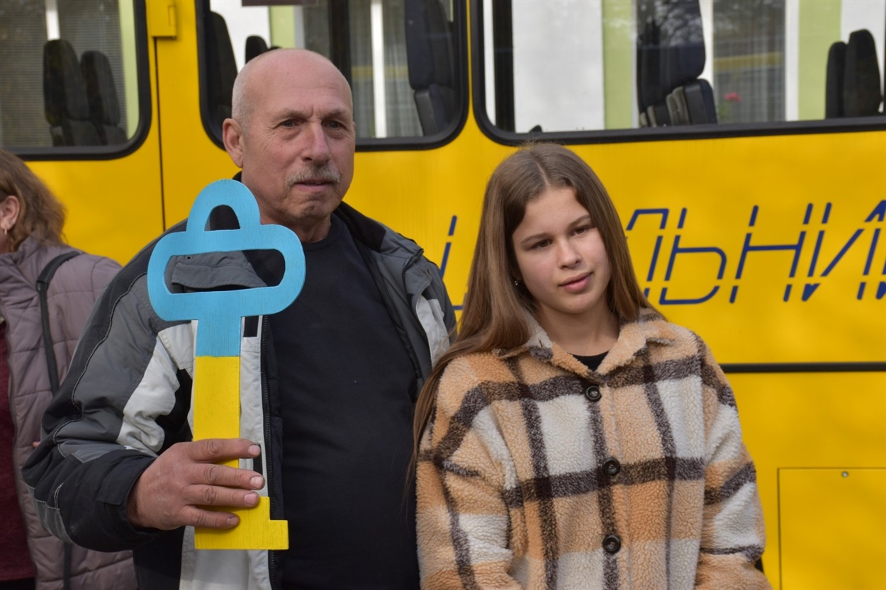 Для учнів Старокостянтинівської громади придбали новий автобус