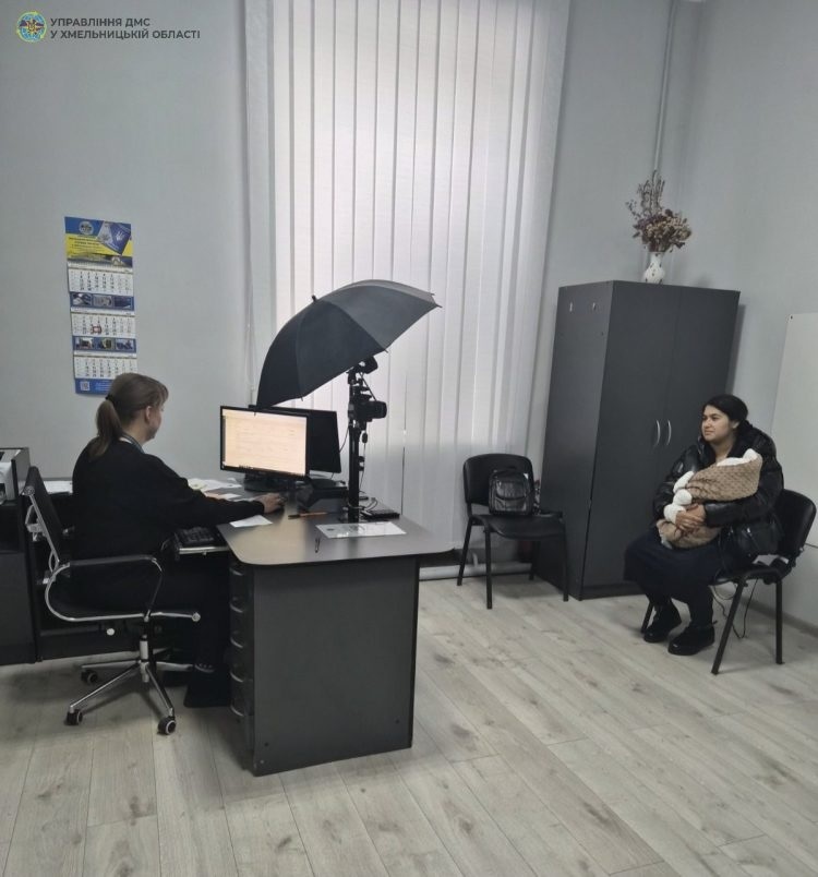 У сусідів: немовля з паспортом, втеча з лікарні та як міста готуються до зими