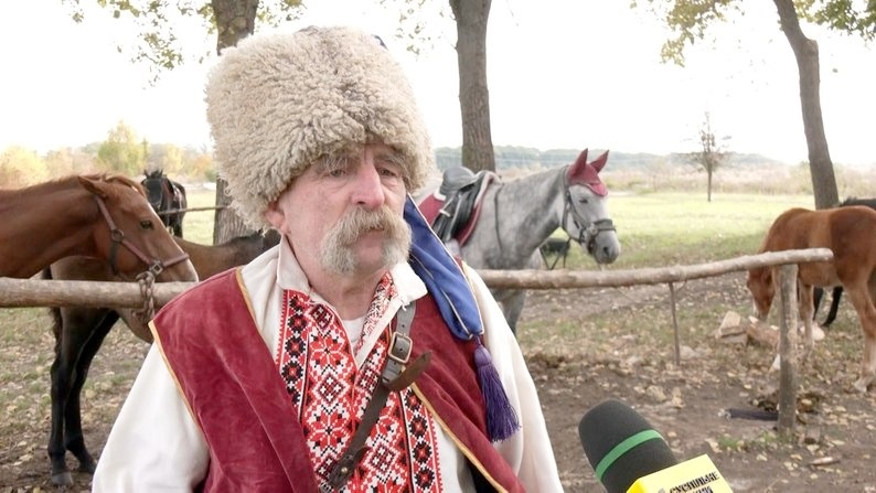 Федір Лавров є керівником кінно-спортивного клубу у Старокостянтинові, жовтень 2025 року, Хмельниччина. Суспільне Хмельницький