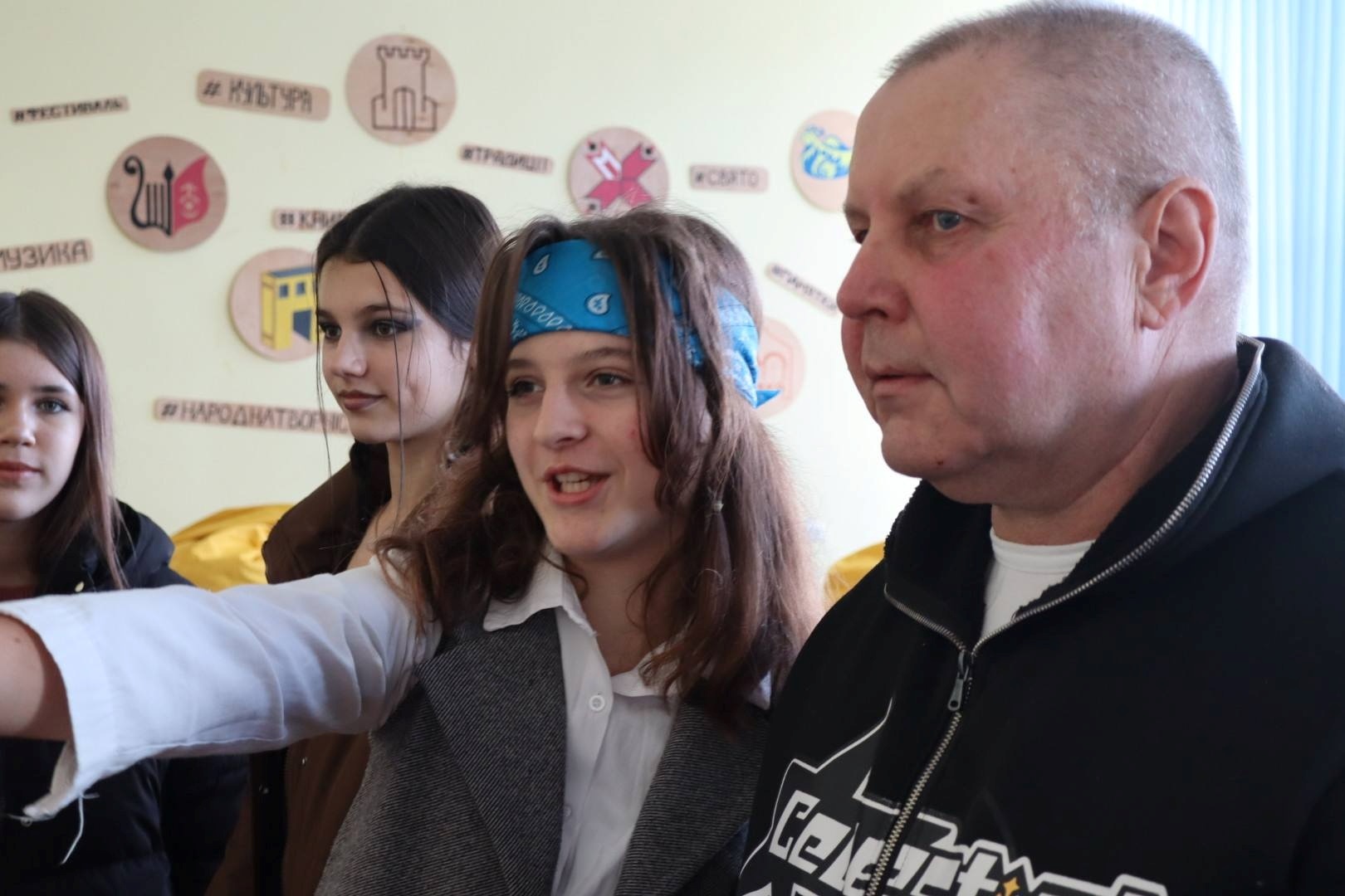 Мистецтво, що чіпляє: у Старокостянтинові відкрили виставку Віктора Куби