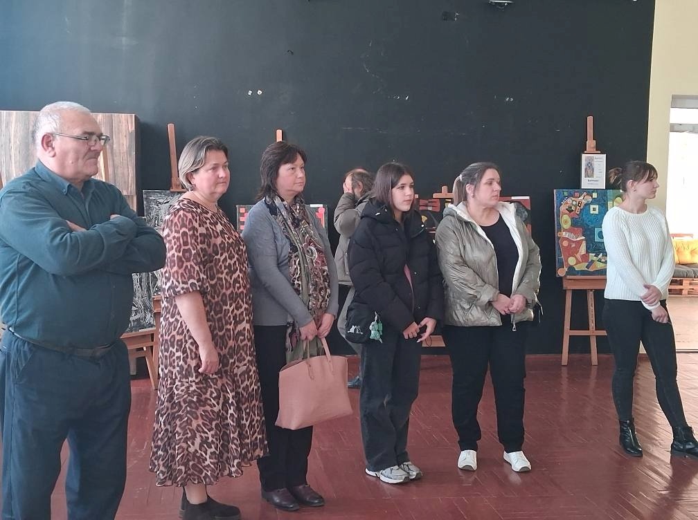 Мистецтво, що чіпляє: у Старокостянтинові відкрили виставку Віктора Куби