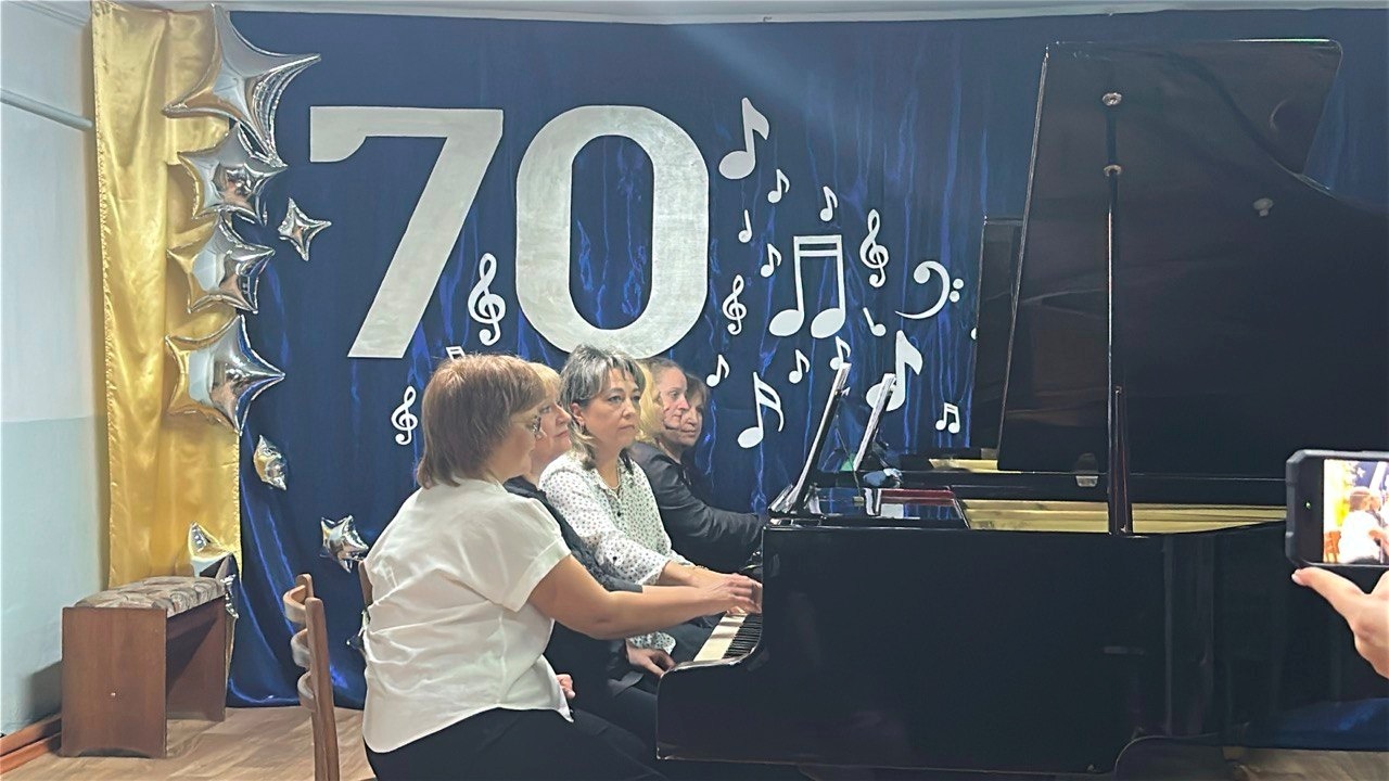 Ювілейна симфонія: 70 років музичній школі і подарунок у 150 000 гривень на інструменти