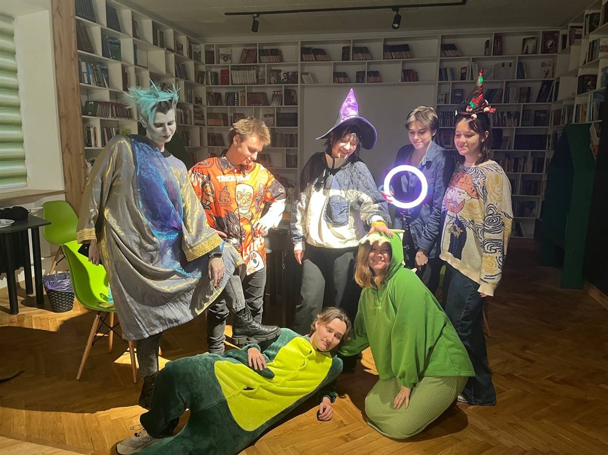 Хеллоуінське чаювання у клубі 