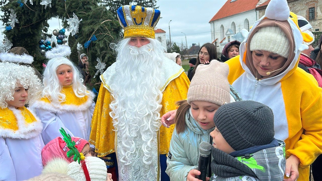 Всупереч тривогам: у Старокостянтинові відкрилася Резиденція Святого Миколая