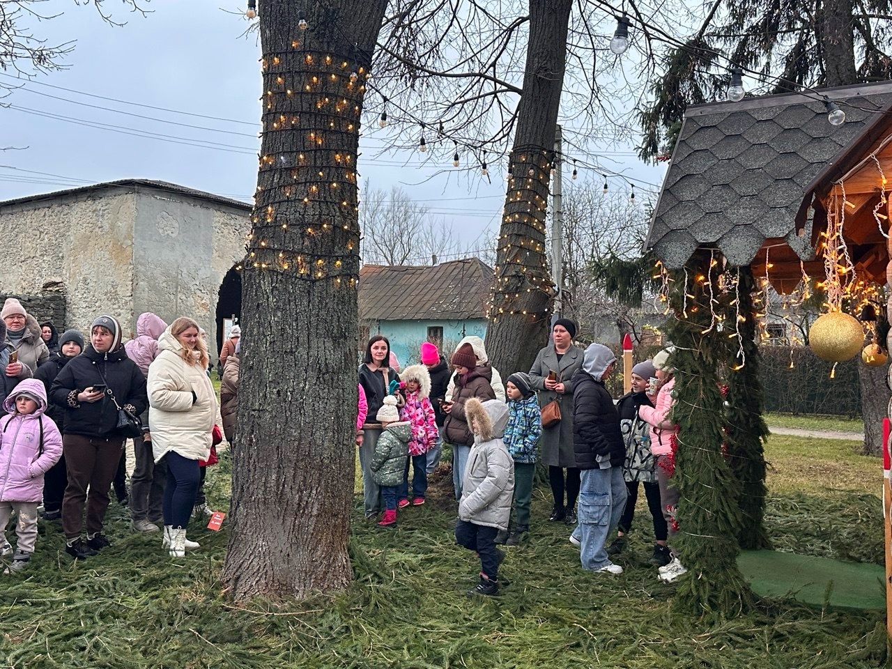 Всупереч тривогам: у Старокостянтинові відкрилася Резиденція Святого Миколая