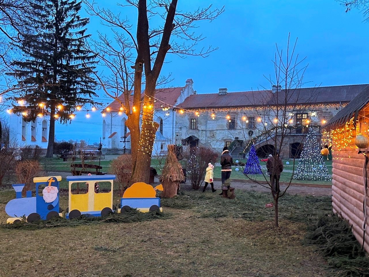 Всупереч тривогам: у Старокостянтинові відкрилася Резиденція Святого Миколая