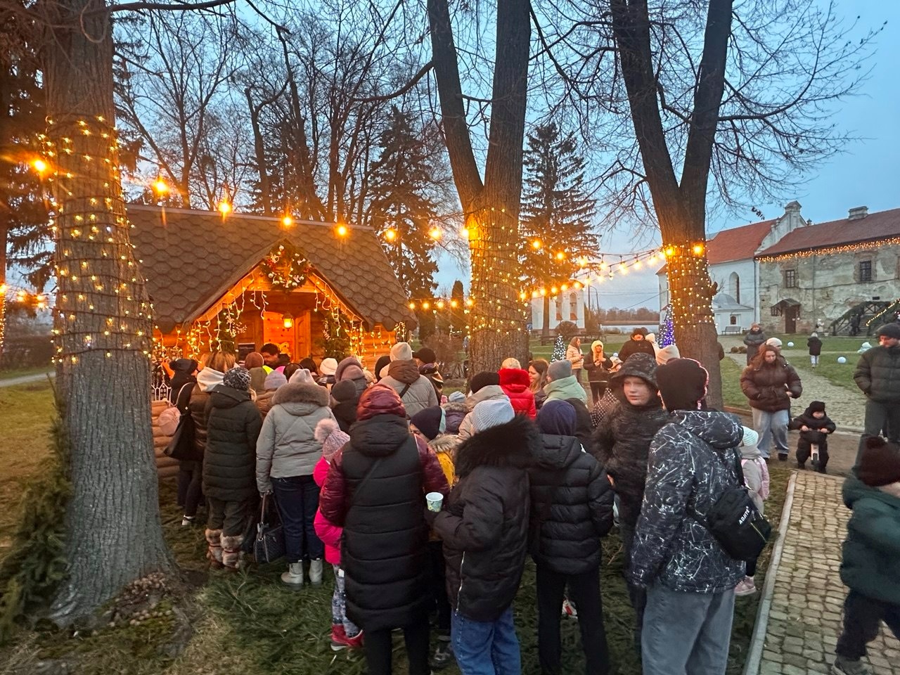 Всупереч тривогам: у Старокостянтинові відкрилася Резиденція Святого Миколая
