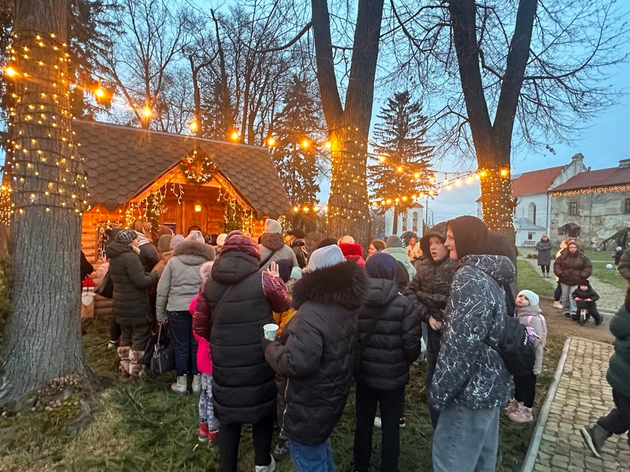 Всупереч тривогам: у Старокостянтинові відкрилася Резиденція Святого Миколая