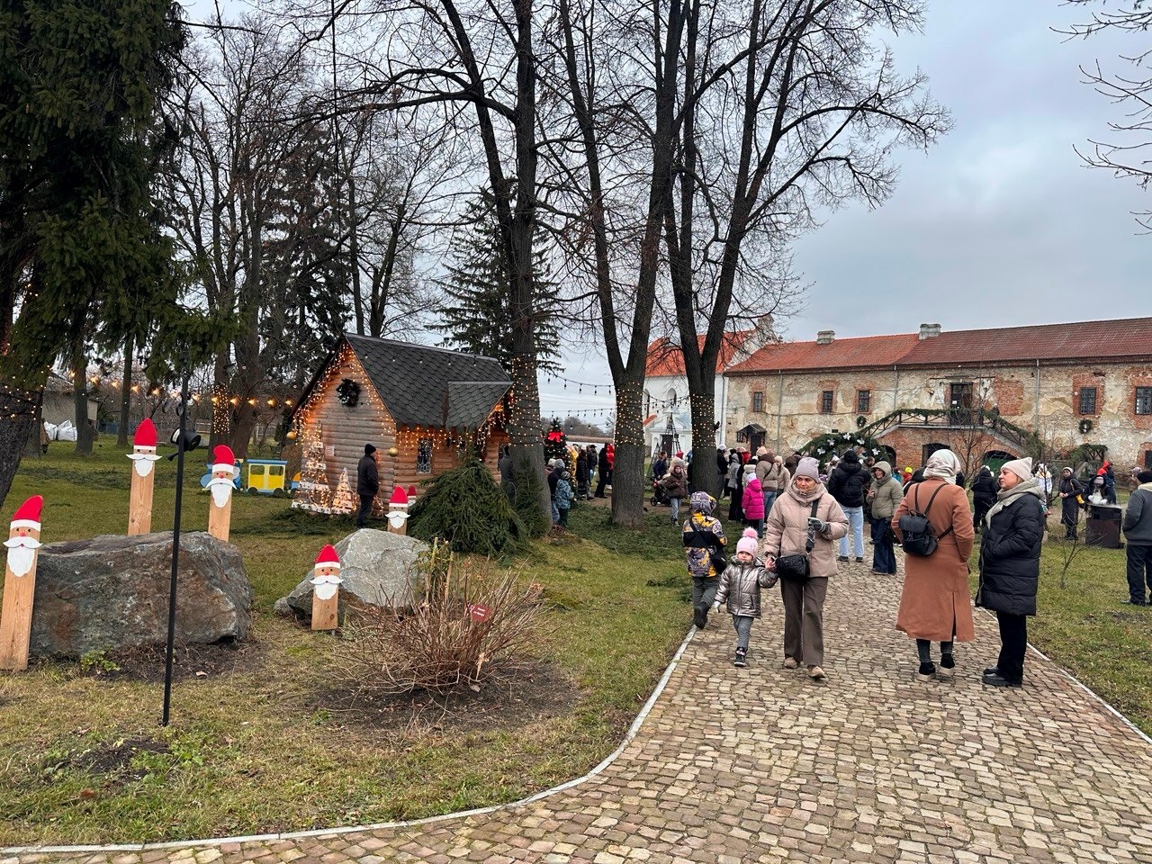 Всупереч тривогам: у Старокостянтинові відкрилася Резиденція Святого Миколая